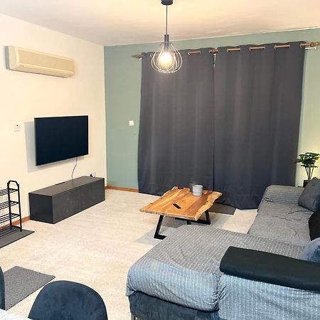 212 Apartment, A 2-Bedroom Escape Paphos ภายนอก รูปภาพ