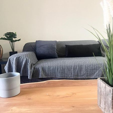 212 Apartment, A 2-Bedroom Escape Paphos ภายนอก รูปภาพ