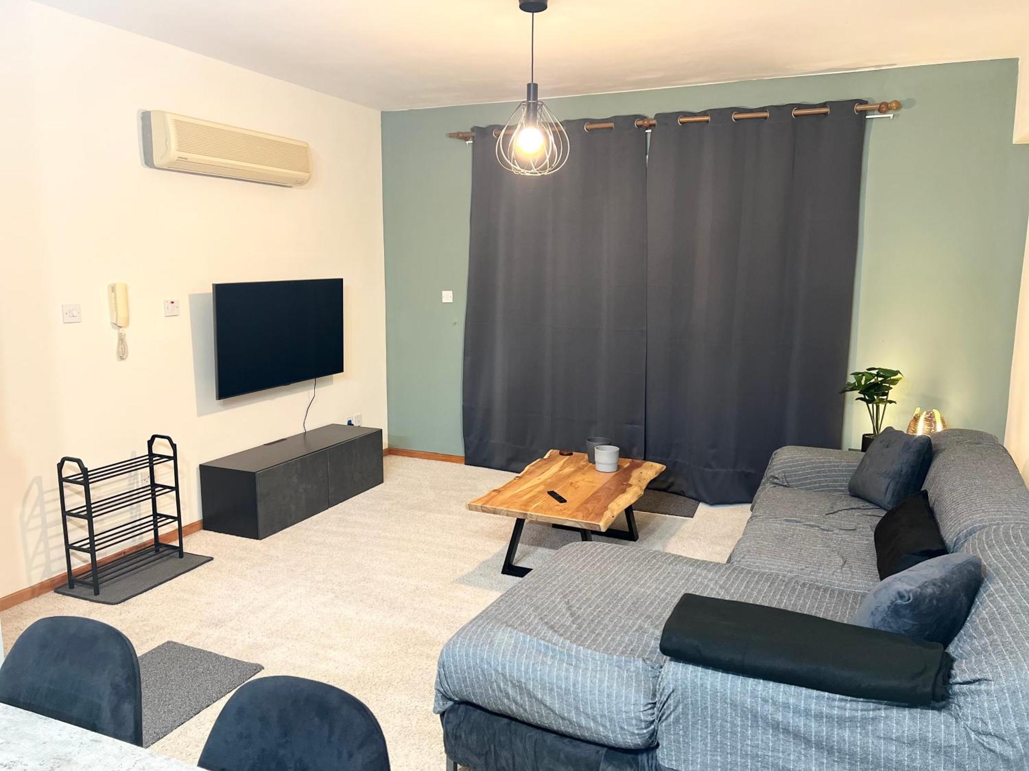 212 Apartment, A 2-Bedroom Escape Paphos ภายนอก รูปภาพ