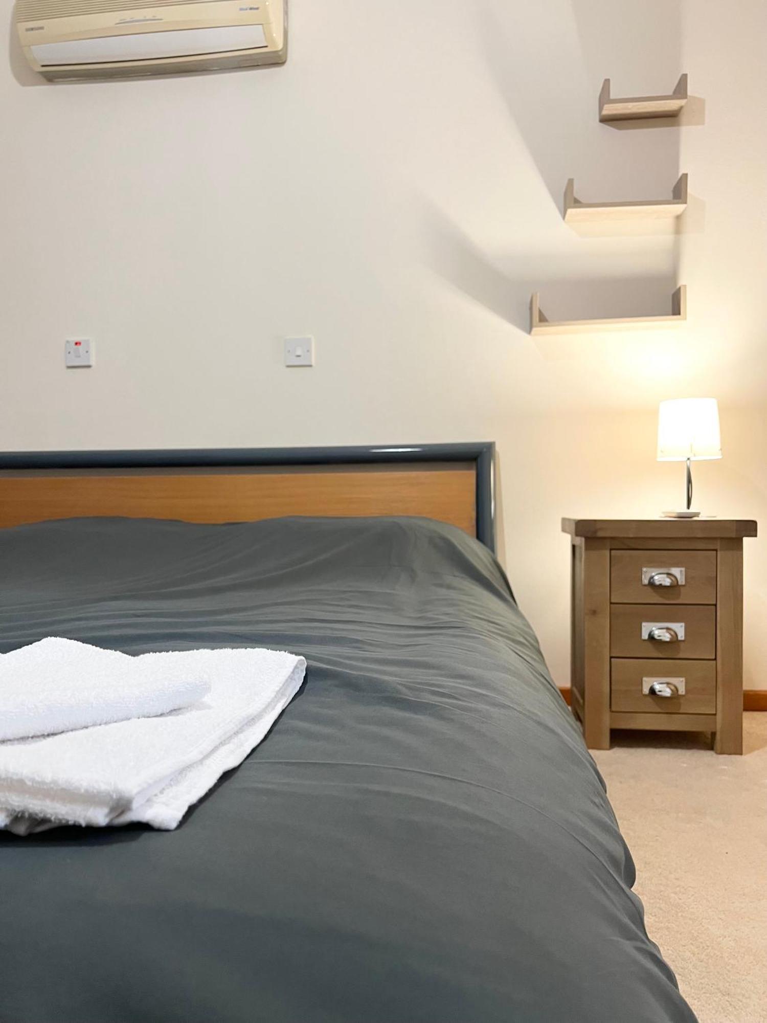 212 Apartment, A 2-Bedroom Escape Paphos ภายนอก รูปภาพ