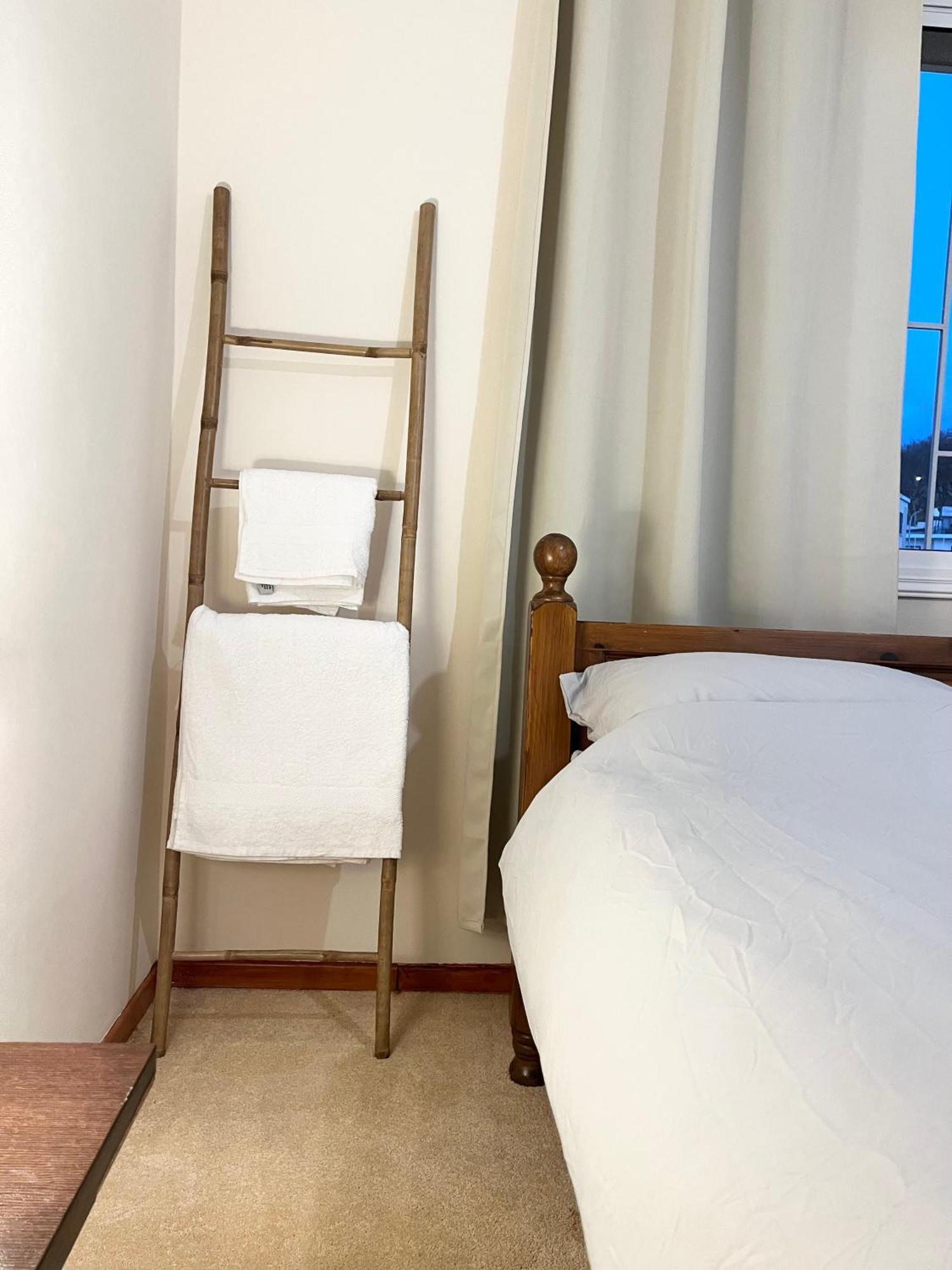 212 Apartment, A 2-Bedroom Escape Paphos ภายนอก รูปภาพ
