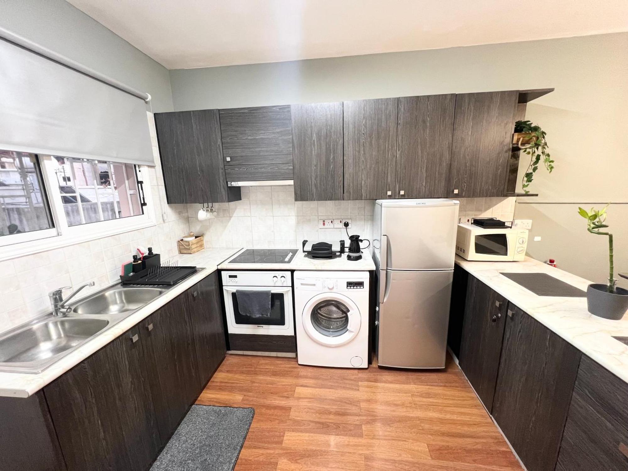 212 Apartment, A 2-Bedroom Escape Paphos ภายนอก รูปภาพ